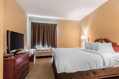 Photo 5 - Quality Suites New Iberia