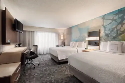 Photo 4 - Courtyard by Marriott Topeka