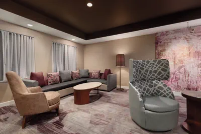 Photo 3 - Courtyard by Marriott Topeka
