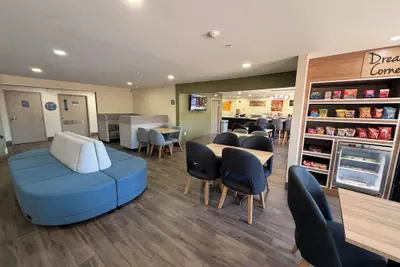 Photo 4 - Sleep Inn & Suites – Oxford – University Area