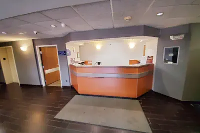 Photo 4 - Americas Best Value Inn & Suites Racine