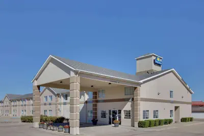 Photo 2 - Days Inn by Wyndham Mesquite Rodeo TX