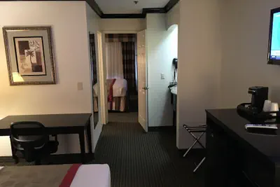 Photo 4 - Ramada by Wyndham Ontario