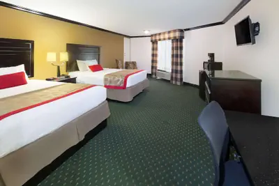 Photo 2 - Ramada by Wyndham Ontario