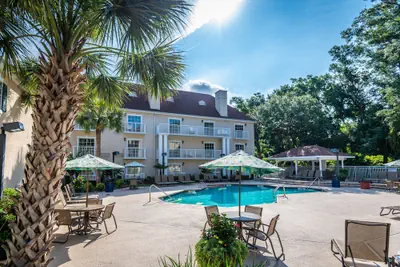 Photo 2 - Palmera Inn and Suites