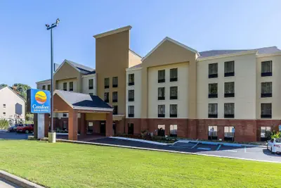 Photo 2 - Comfort Inn & Suites Dalton West
