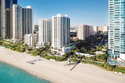 Photo 2 - DoubleTree Resort & Spa by Hilton Ocean Point-N. Miami Beach
