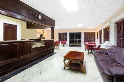 Photo 3 - Travelodge by Wyndham Shreveport LA