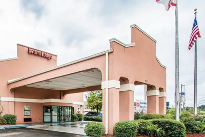Photo 2 - Econo Lodge Dothan West