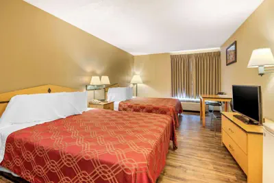Photo 2 - Econo Lodge Colorado Springs near Airport