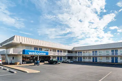 Photo 2 - Motel 6 San Antonio, TX - I-10 West