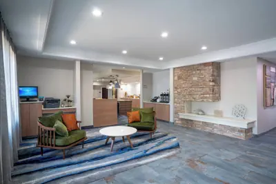 Photo 2 - Fairfield Inn & Suites Memphis I-240 & Perkins