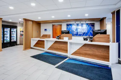 Photo 3 - Holiday Inn Express Hotel & Suites Belleville by IHG