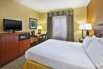 Photo 5 - Holiday Inn Express Hotel & Suites Belleville by IHG