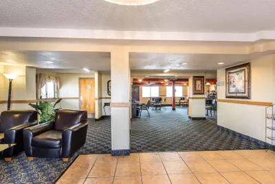 Photo 4 - Brentwood Inn Clinton