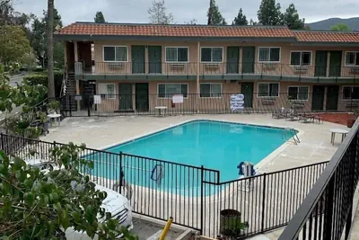Photo 2 - Americas Best Value Inn Thousand Oaks