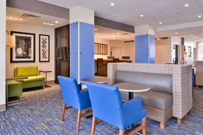 Photo 3 - Holiday Inn Express & Suites Mall of America - MSP Airport by IHG