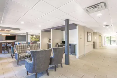 Photo 5 - La Quinta Inn & Suites by Wyndham Jackson Airport/Pearl