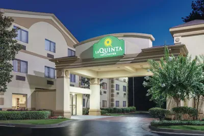 Photo 2 - La Quinta Inn & Suites by Wyndham Jackson Airport/Pearl