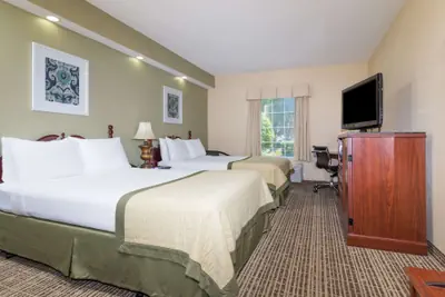 Photo 4 - Baymont by Wyndham Lakeland