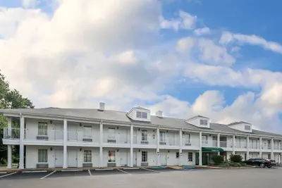 Photo 2 - Quality Inn Bainbridge