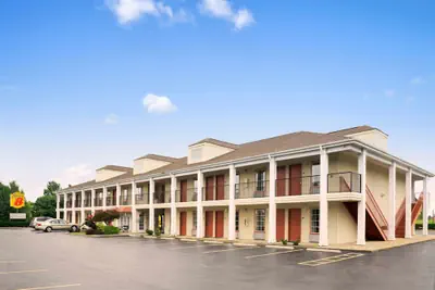 Photo 2 - Super 8 by Wyndham Garner/Clayton/Raleigh