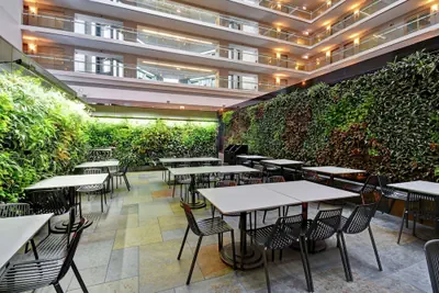 Photo 2 - Embassy Suites by Hilton Chicago Downtown Magnificent Mile