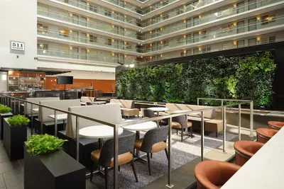 Photo 4 - Embassy Suites by Hilton Chicago Downtown Magnificent Mile