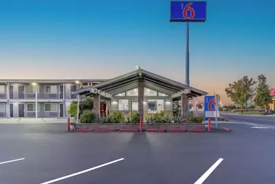 Photo 2 - Motel 6 Willows, CA