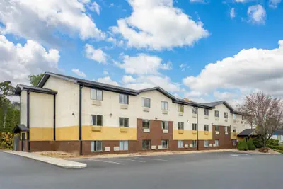 Photo 2 - Super 8 by Wyndham Hagerstown I-70