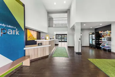 Photo 5 - Spark by Hilton Glendale Phoenix North