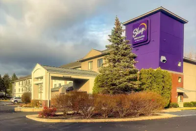 Photo 2 - Sleep Inn & Suites Queensbury - Lake George