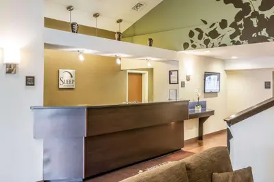 Photo 4 - Sleep Inn & Suites Queensbury - Lake George