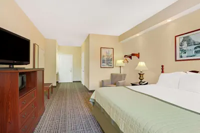 Photo 5 - Baymont by Wyndham Pearl