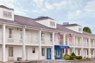 Photo 2 - Baymont by Wyndham Tullahoma