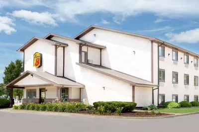 Photo 2 - Super 8 by Wyndham Boone