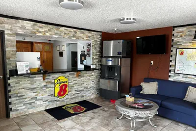 Photo 4 - Super 8 by Wyndham Boone