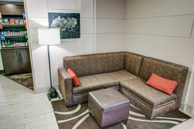Photo 4 - Comfort Suites Pittsburgh Airport
