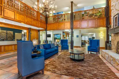 Photo 2 - Best Western Dinosaur Valley Inn & Suites