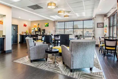 Photo 4 - Quality Inn Memphis Airport