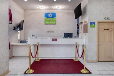 Photo 4 - SureStay Hotel By Best Western Mission