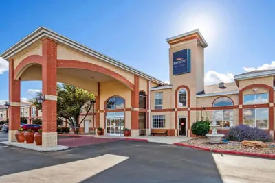 Photo 2 - Baymont by Wyndham Lubbock
