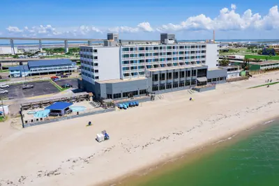 Photo 2 - DoubleTree by Hilton Corpus Christi Beachfront