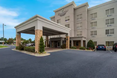 Photo 2 - Country Inn & Suites by Radisson, Goldsboro, NC