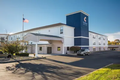 Photo 2 - Comfort Inn & Suites Cincinnati Eastgate