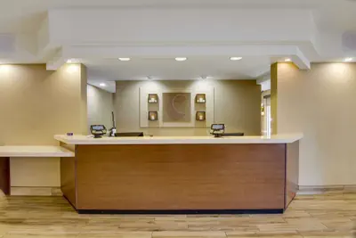 Photo 5 - Comfort Inn Airport