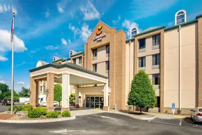 Photo 2 - Comfort Inn Airport