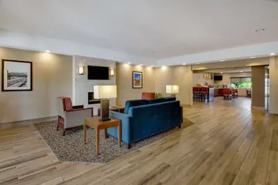 Photo 4 - Comfort Inn Airport