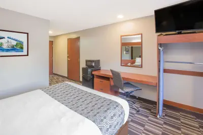 Photo 4 - Microtel Inn & Suites by Wyndham Manistee