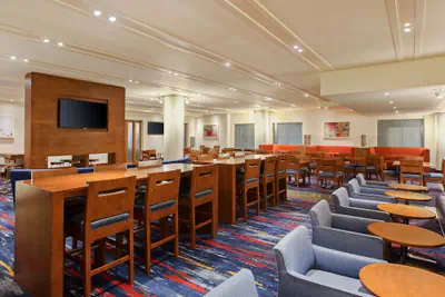 Photo 4 - Holiday Inn Express and Suites Fisherman's Wharf by IHG